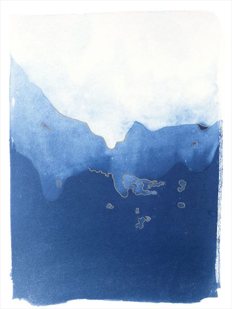 Abstrakte Darstellung eines blauen Wassers mit sanften weißen und grauen Farbtönen.